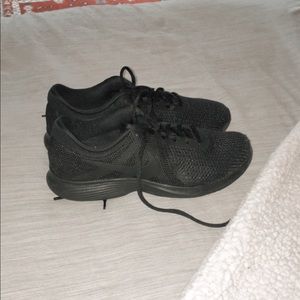 Black Nike Tennis Shoes